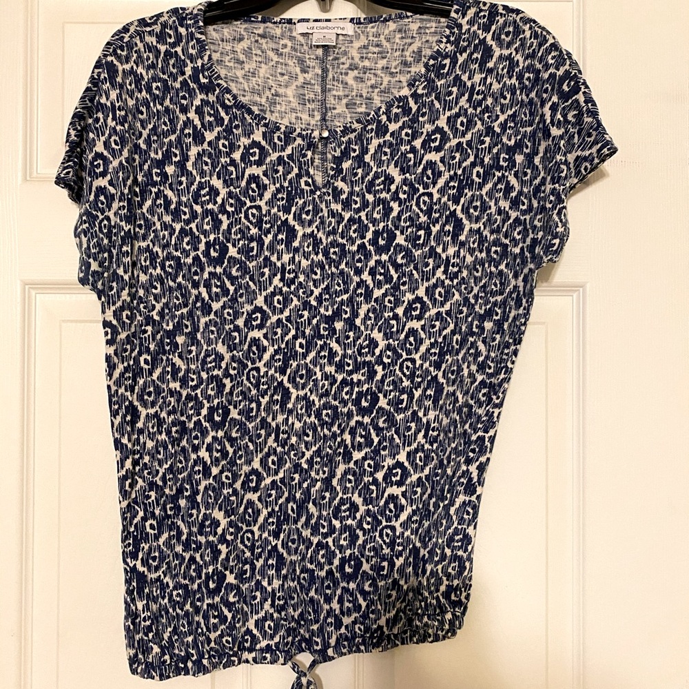Navy and cream pullover top!